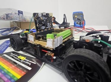Projeto de carrinho robótico controlado via Micro:bit desenvolvido por alunos